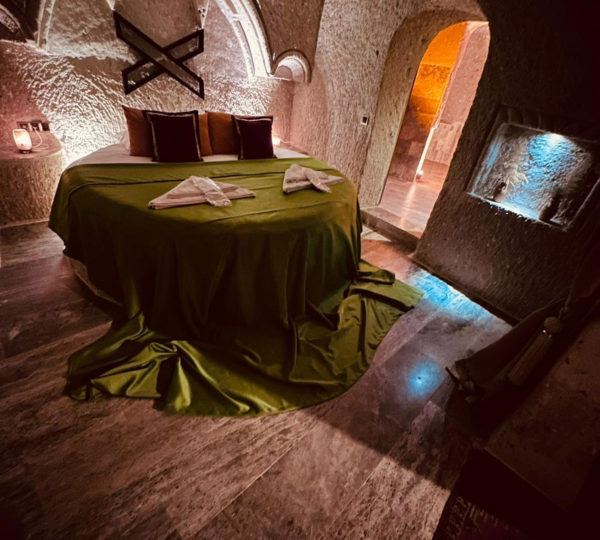 03 Lovers Hill Honeymoon suite with Turkish bath